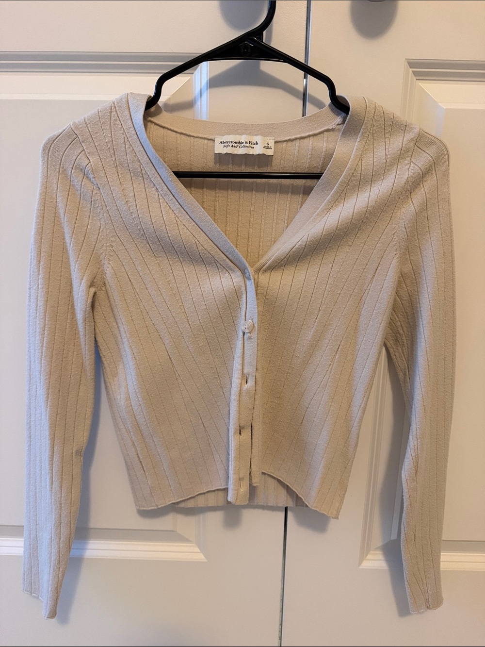 Abercrombie & Fitch Light Cream Ribbed V-Neck Cardigan